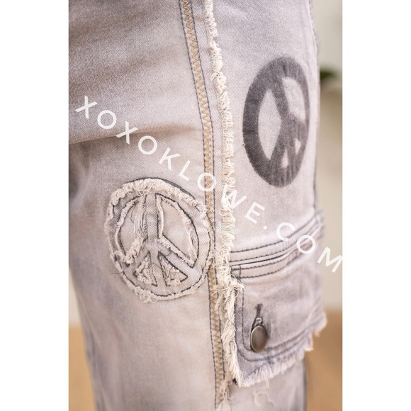 Oli & Hali Peace Sign Patch Frayed Edge Cargo Jeans Relaxed Fit - Picture 11 of 16